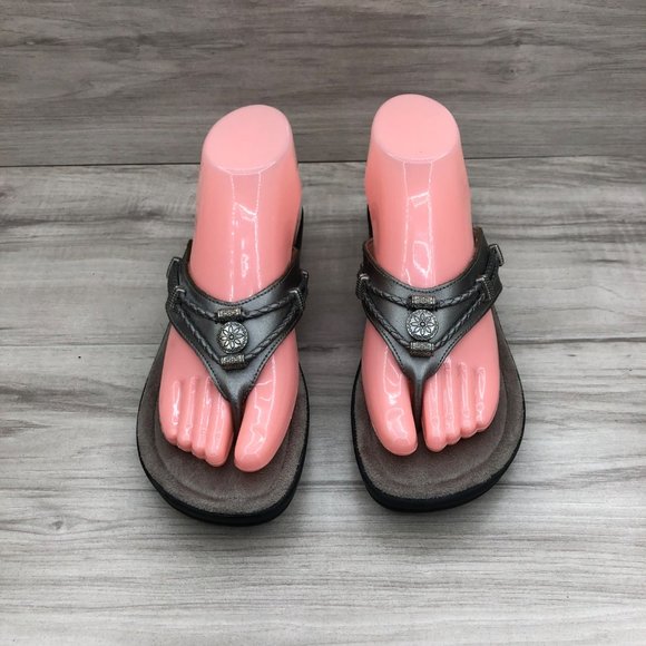 Minnetonka Sandals Women's 8 Pewter Leather Flip Flop Slip On Shoes - Picture 5 of 12